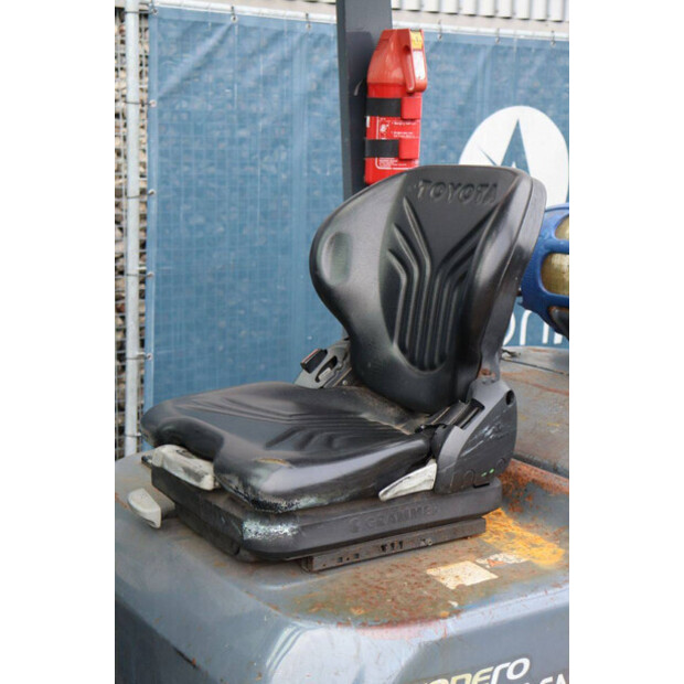 2012 تويوتا 02-8FGF25-45336933