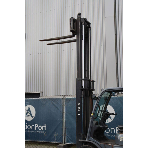 2012 تويوتا 02-8FGF25-45336948