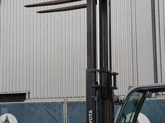 2012-toyota-02-8fgf25-1413847-45336948