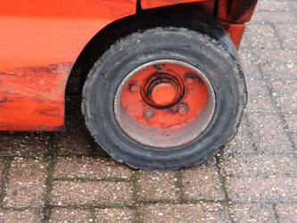 2005-linde-e30-03-600-1413851-45337078