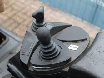 2005-linde-e30-03-600-1413851-45337092