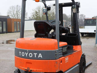 2010-toyota-7fbmf25-1413854-45337185