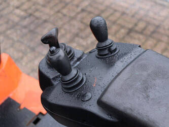 2010-toyota-7fbmf25-1413854-45337208