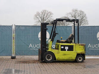 Image de ENGINS DE LEVAGE Clark 30 S