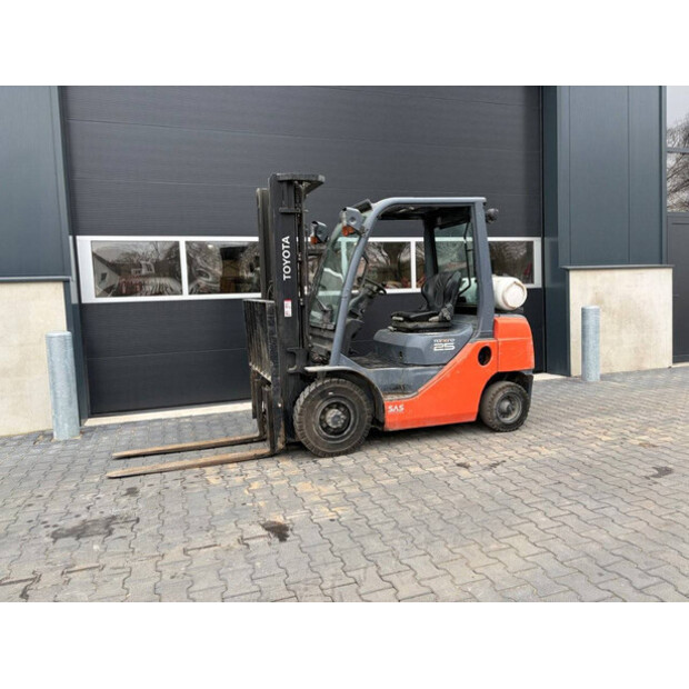 2013 Toyota 02-8FGF25-45337774