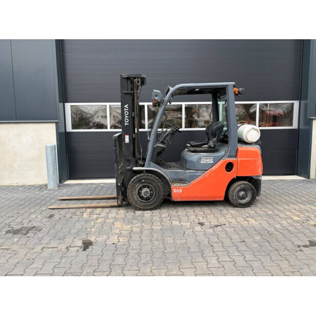 2013 Toyota 02-8FGF25-45337775