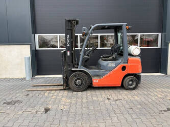 2013-toyota-02-8fgf25-1413872-45337775