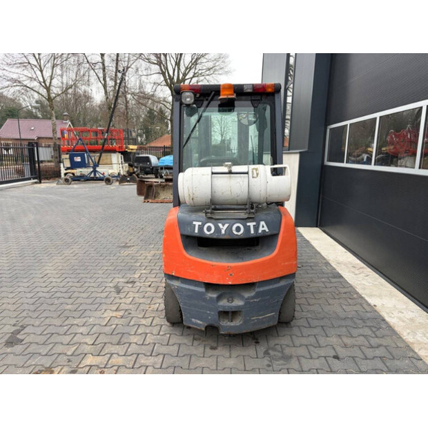 2013 Toyota 02-8FGF25-45337777