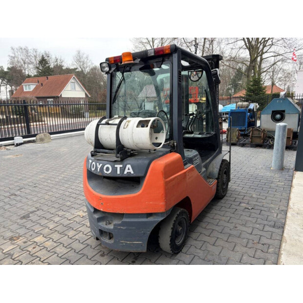 2013 Toyota 02-8FGF25-45337778