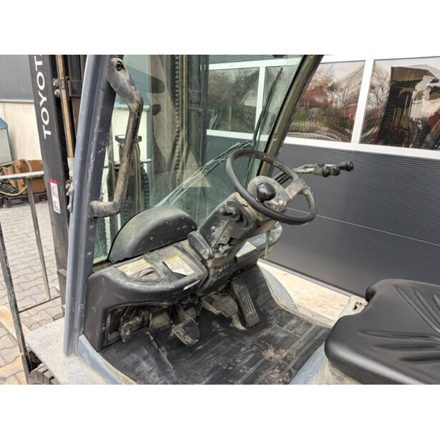 2013 Toyota 02-8FGF25-45337782