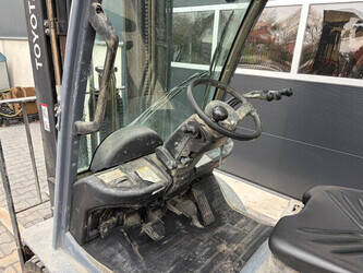 2013-toyota-02-8fgf25-1413872-45337782