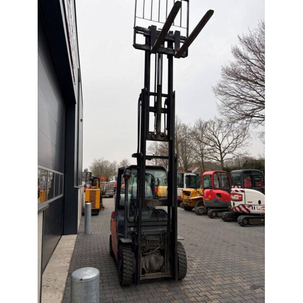 2013 Toyota 02-8FGF25-45337786