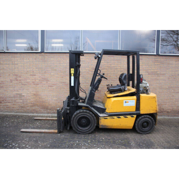 2004 يال GLP30TF-45338201