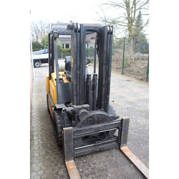 2004 يال GLP30TF-45338205