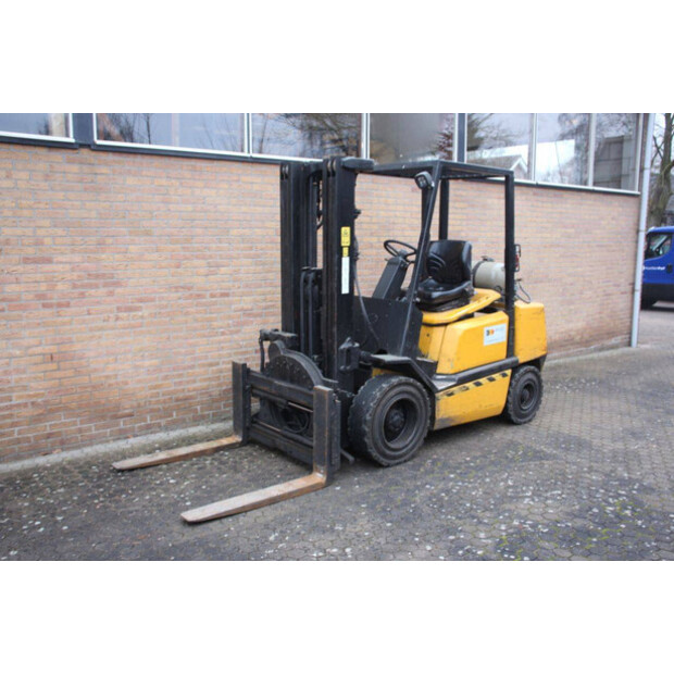 2004 يال GLP30TF-45338207