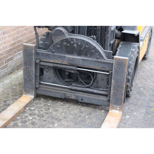 2004 يال GLP30TF-45338209