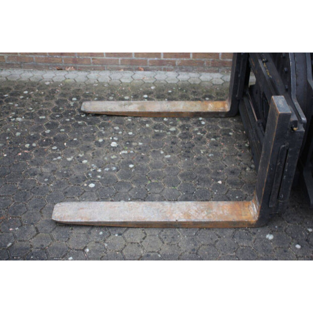 2004 يال GLP30TF-45338210