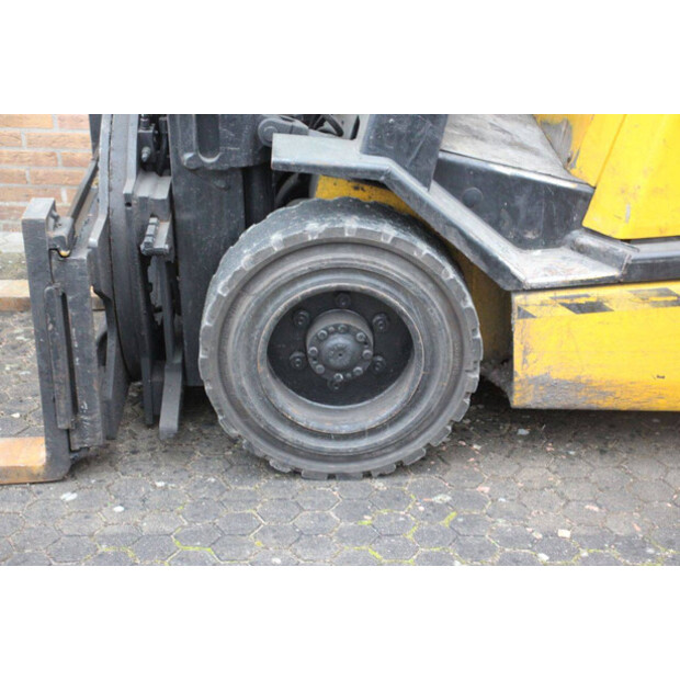 2004 يال GLP30TF-45338212