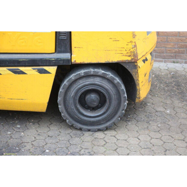 2004 يال GLP30TF-45338213