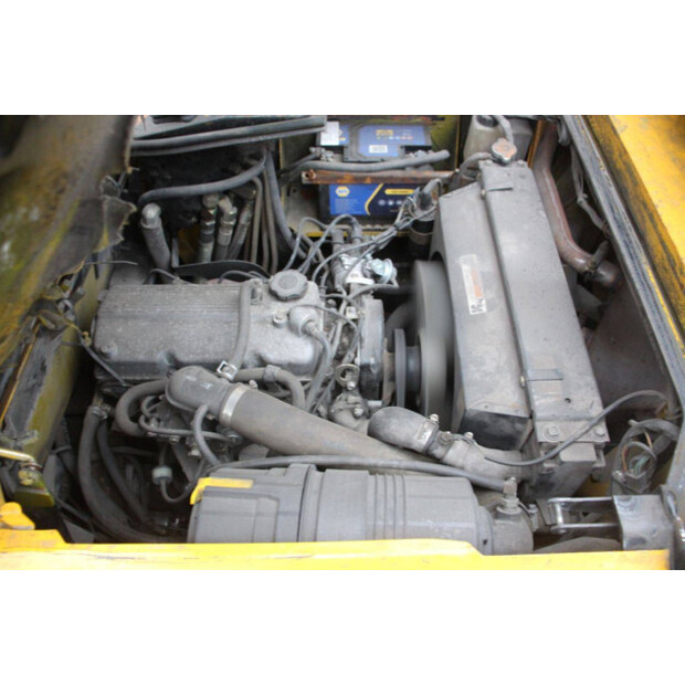 2004 يال GLP30TF-45338215