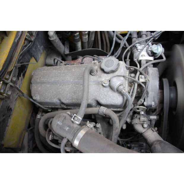 2004 يال GLP30TF-45338216