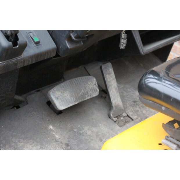 2004 يال GLP30TF-45338219