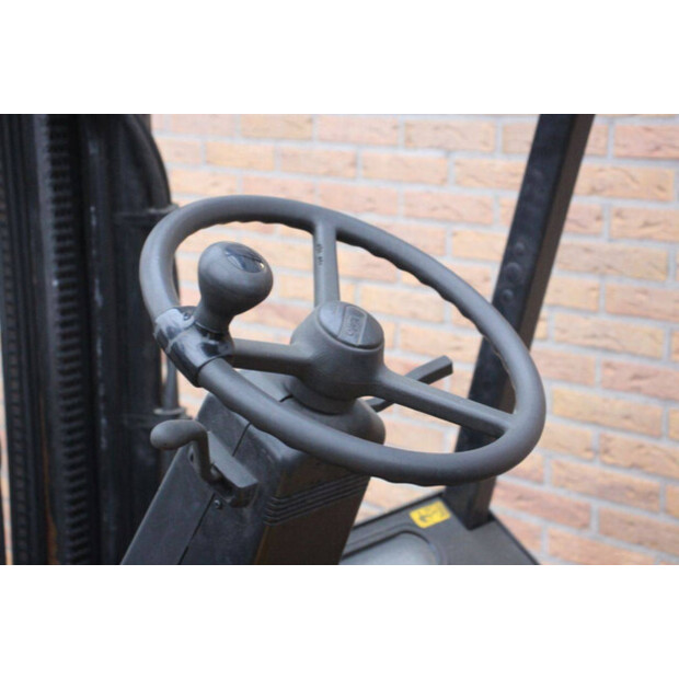 2004 يال GLP30TF-45338220