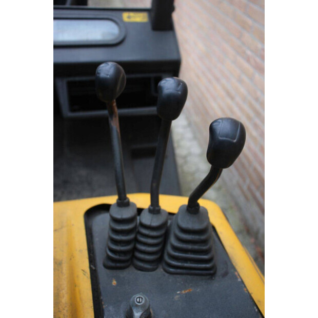 2004 يال GLP30TF-45338223