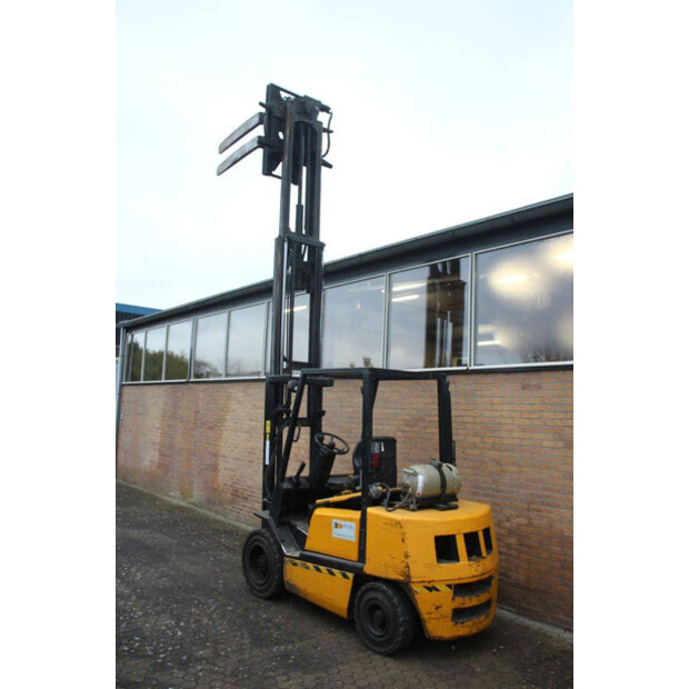 2004 يال GLP30TF-45338226