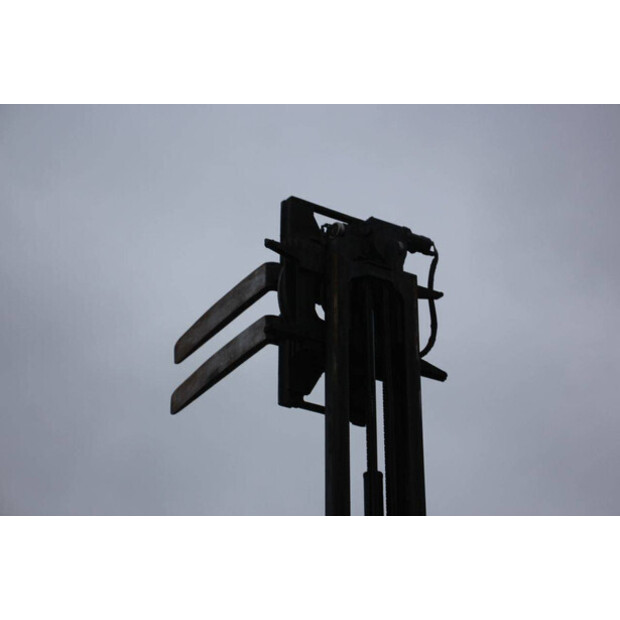 2004 يال GLP30TF-45338227