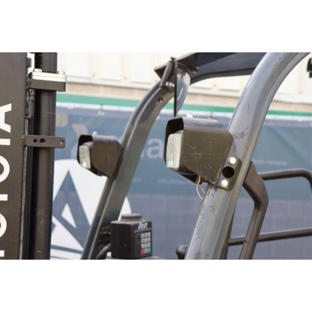 2012 تويوتا 8FBET16-45339290