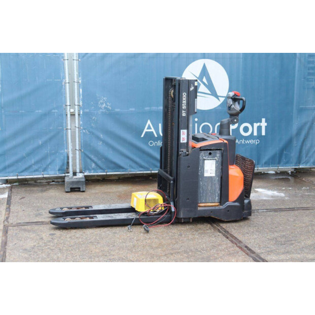 2017 Toyota SWE200D-45339727