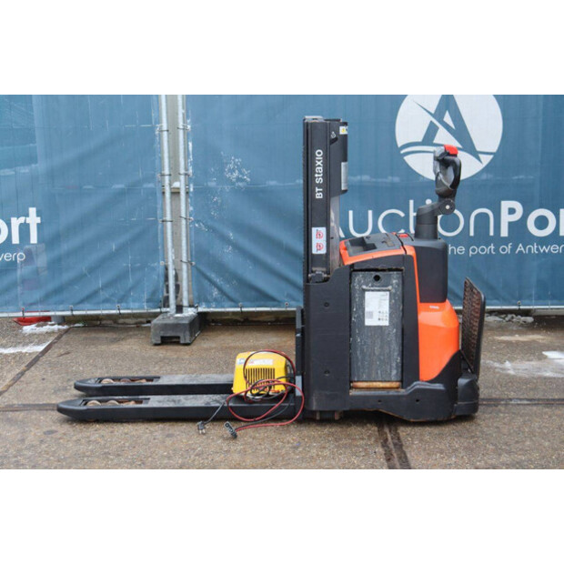 2017 Toyota SWE200D-45339728