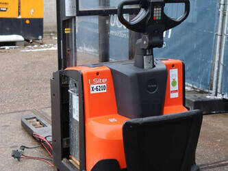 2017-toyota-swe200d-1413936-45339730