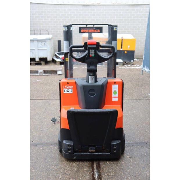 2017 Toyota SWE200D-45339731