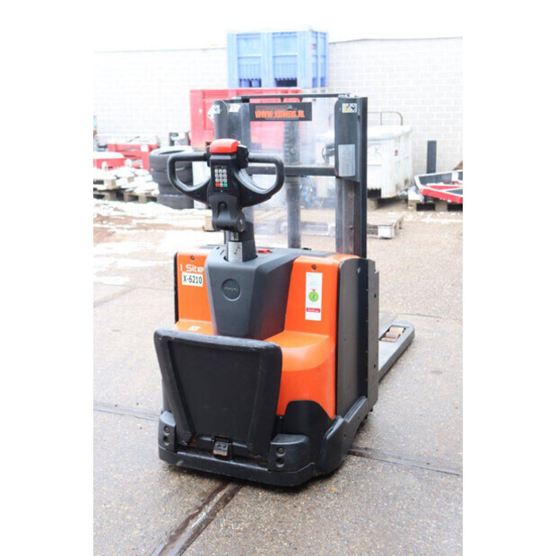 2017 Toyota SWE200D-45339732