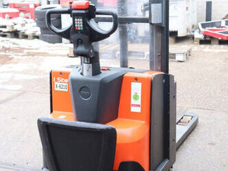 2017-toyota-swe200d-1413936-45339732