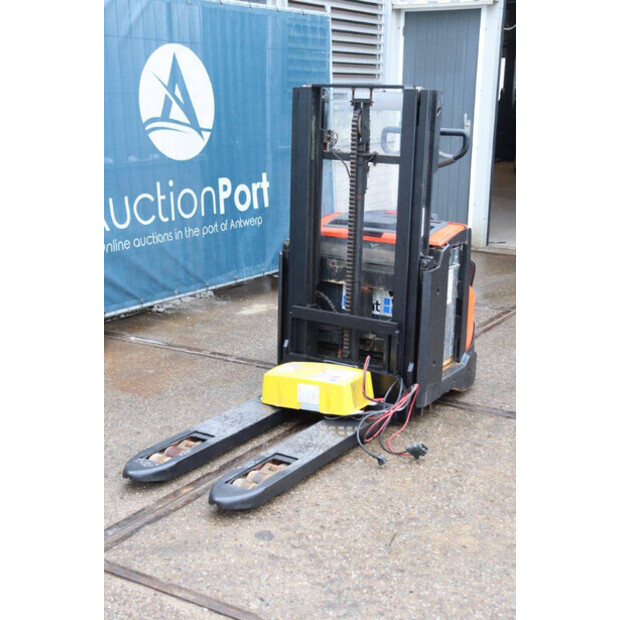 2017 Toyota SWE200D-45339735