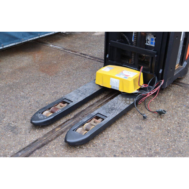 2017 Toyota SWE200D-45339736