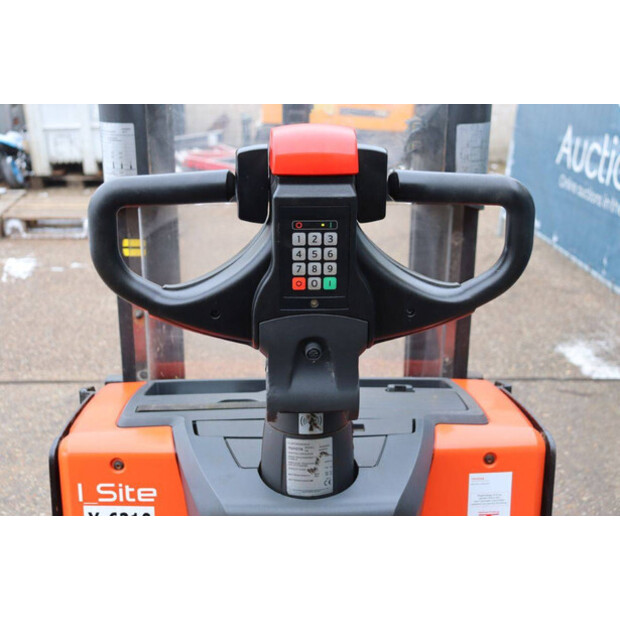 2017 Toyota SWE200D-45339743