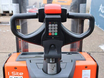 2017-toyota-swe200d-1413936-45339743