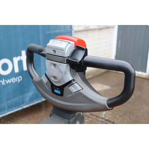 2017 Toyota SWE200D-45339746