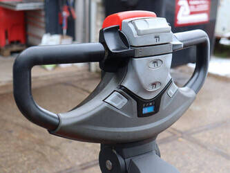 2017-toyota-swe200d-1413936-45339747