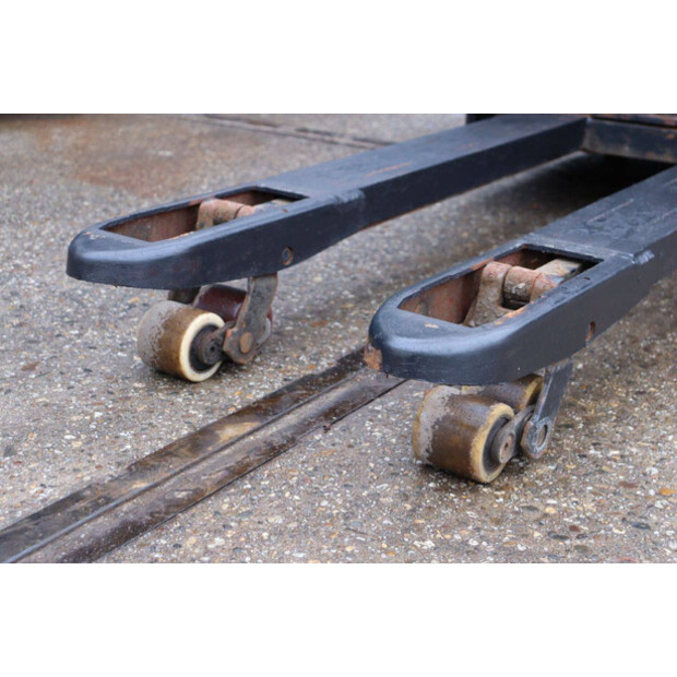 2017 Toyota SWE200D-45339756