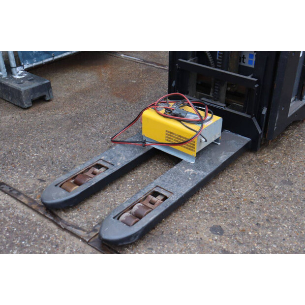 2015 BT SWE200D-45339886