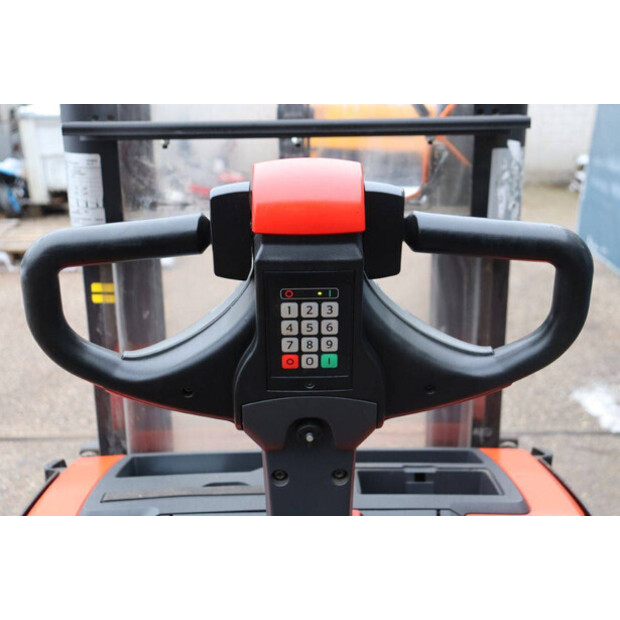 2013 بي تي SWE200D-45339922