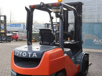 2016-toyota-02-8fgf30-1413945-45339993