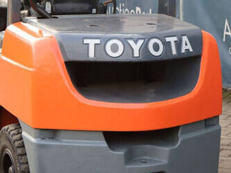 2016-toyota-02-8fgf30-1413945-45340004