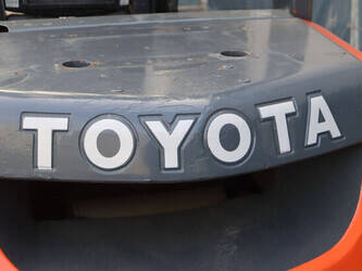 2016-toyota-02-8fgf30-1413945-45340005