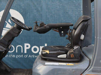 2016-toyota-02-8fgf30-1413945-45340008